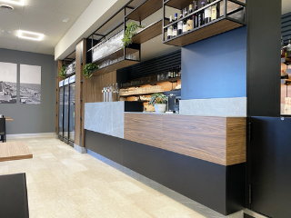Spazi che accolgono: come trattenere il cliente con il design giusto - jollyj.it